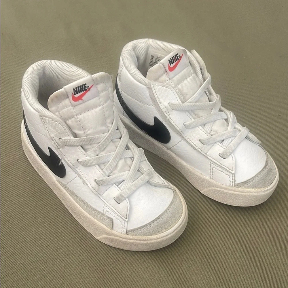 Nike Kids'  leather White & Black High-Top, w Velcro size 9C Toddler’s Sneakers